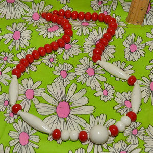vintage chunky plastic red white beaded necklace